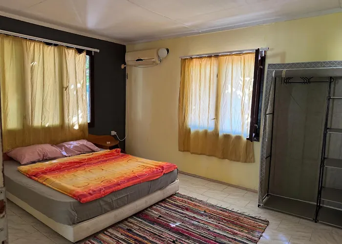 морска база венера مكان تخييم